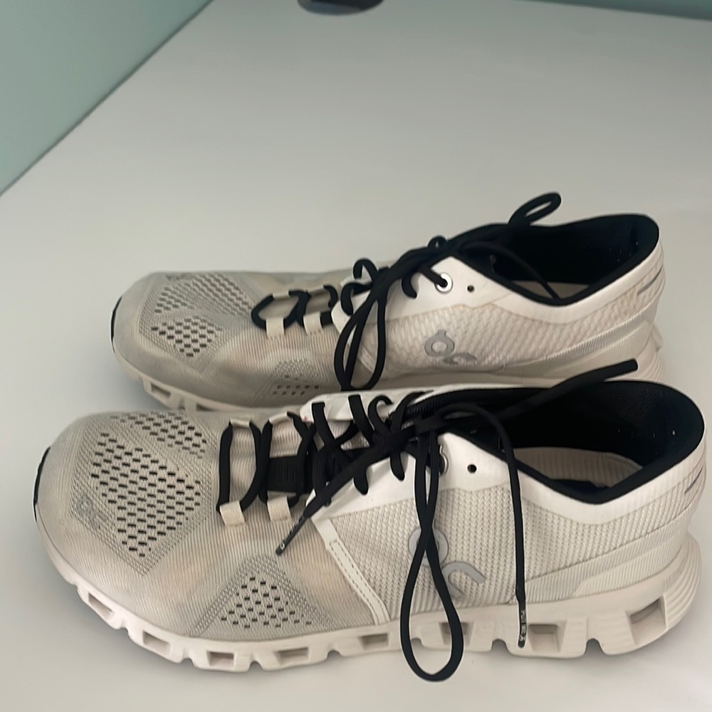 On Cloud Women’s size 8.5 White